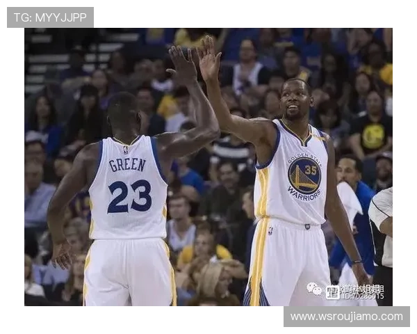 重庆篮球队实力之争引发热议球迷观点各异看法不一